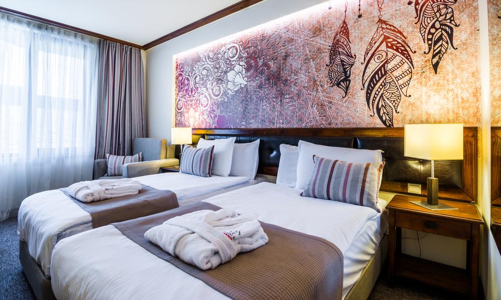 PLATINUM HOTEL & CASINO