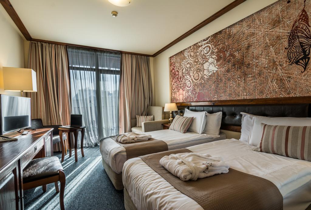 PLATINUM HOTEL & CASINO
