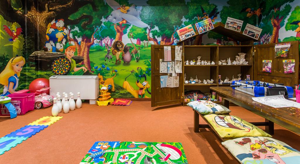 PREMIER LUXURY MOUNTAIN RESORT