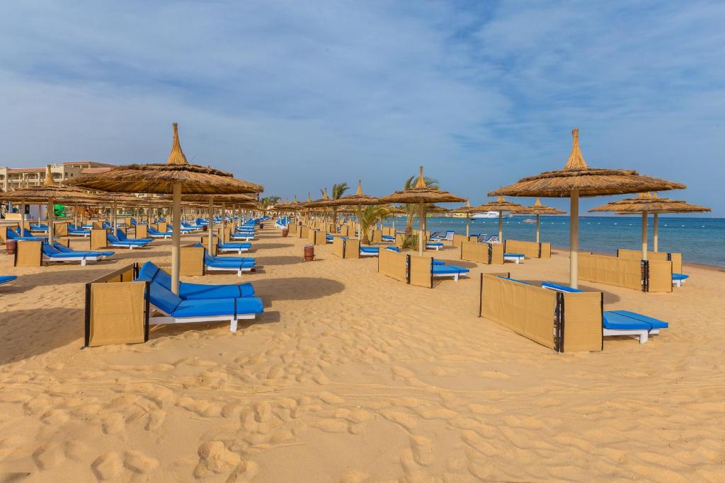 Albatros White Beach – By Pickalbatros