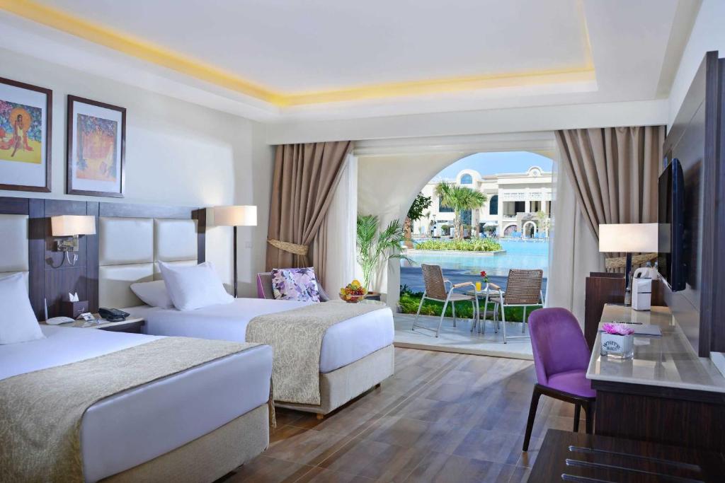 Albatros White Beach – By Pickalbatros