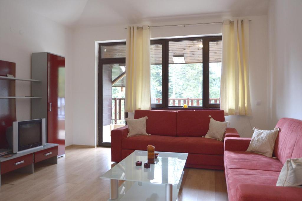 FLORA PERSAY APARTMENTS