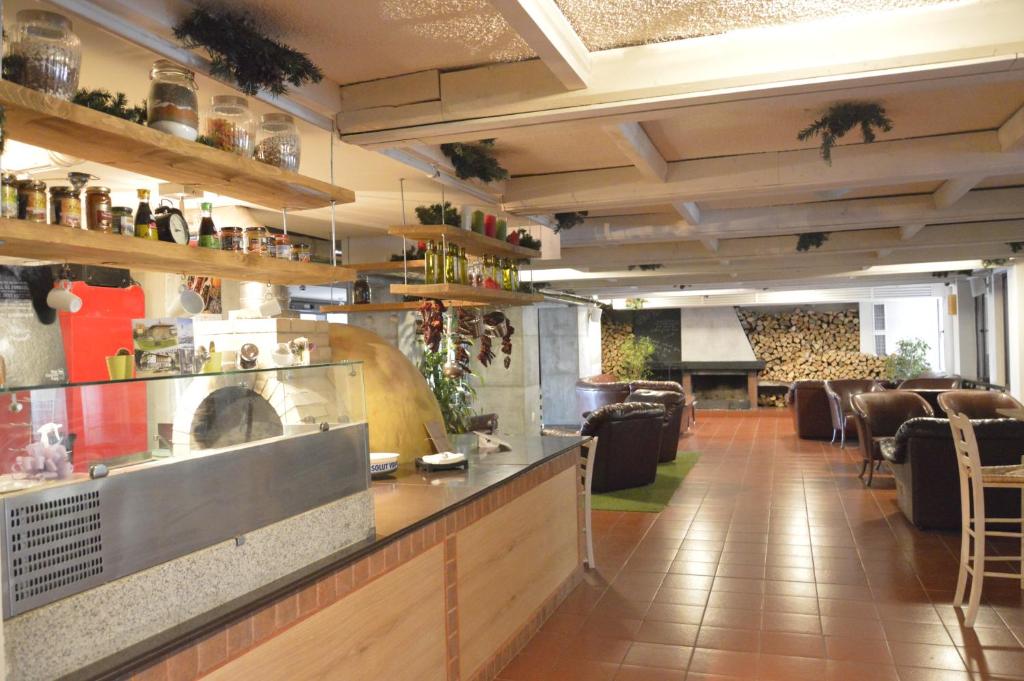 FLORA PERSAY APARTMENTS
