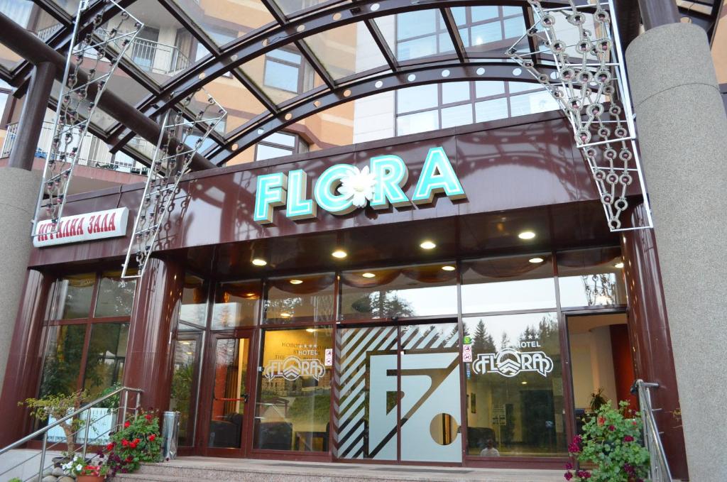 FLORA PERSAY APARTMENTS