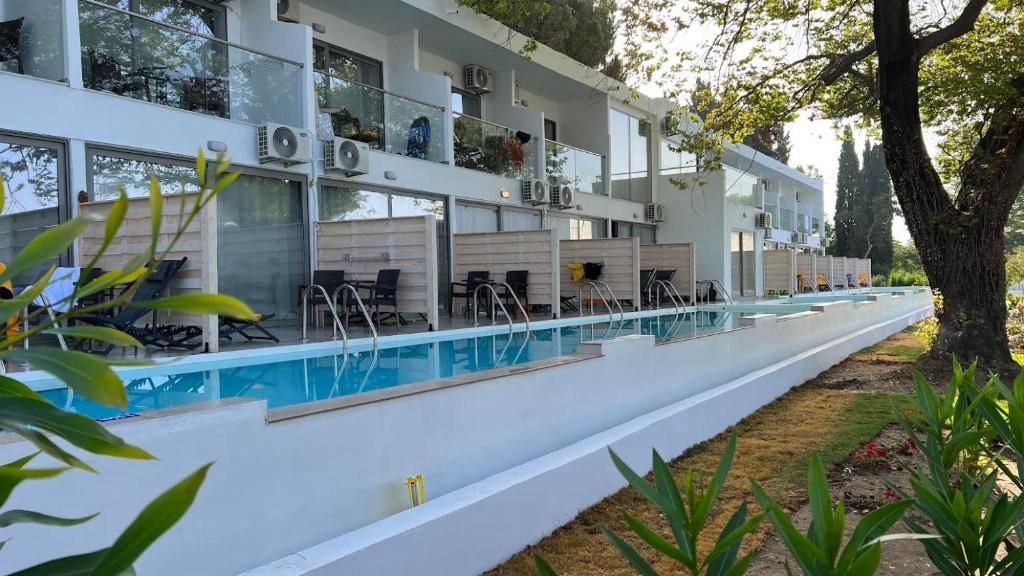 Ninos Grand Hotel & Resort