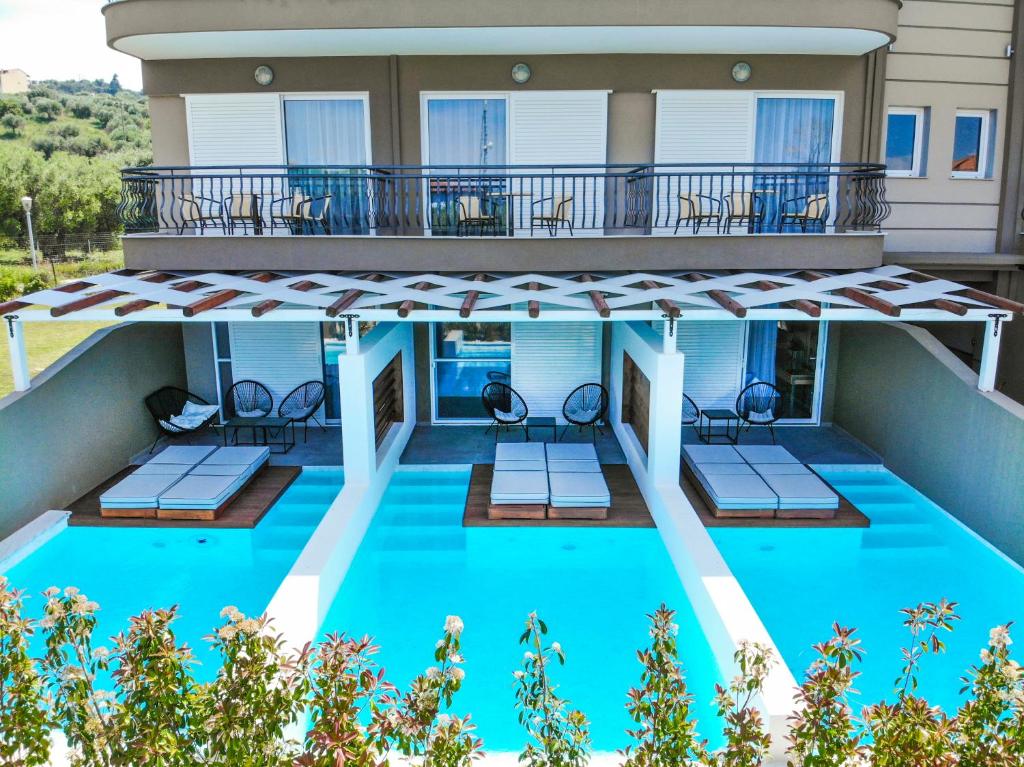 Royal Hotel and Suites